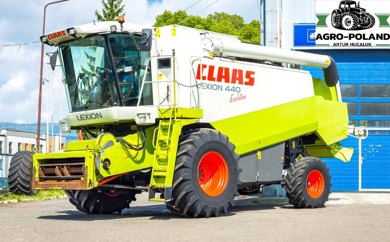 CLAAS LEXION 440 EVOLUTION - 2003 ROK + CLAAS C 540 SKŁADANY - 2007 ROK - حصادة موحَّدة: صورة 2 CLAAS LEXION 440 EVOLUTION - 2003 ROK + CLAAS C 540 SKŁADANY - 2007 ROK - حصادة موحَّدة: صورة 2