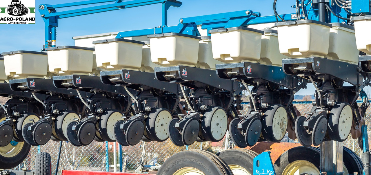 KINZE 3600 - 2006 ROK - 12 RZĘDOWY + ZBIORNIK NA NAWÓZ I MIKROELEMENTY - آلة نثر البذور الدقيقة: صورة 4 KINZE 3600 - 2006 ROK - 12 RZĘDOWY + ZBIORNIK NA NAWÓZ I MIKROELEMENTY - آلة نثر البذور الدقيقة: صورة 4