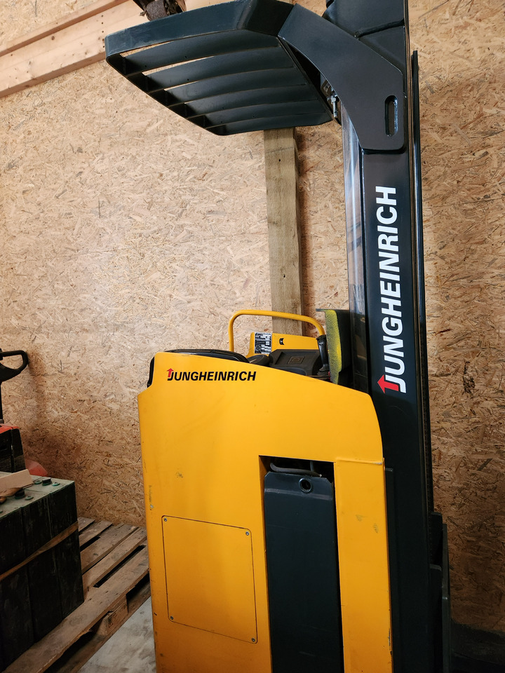 JUNGHEINRICH ESC 216z - معدات المستودعات: صورة 1 JUNGHEINRICH ESC 216z - معدات المستودعات: صورة 1
