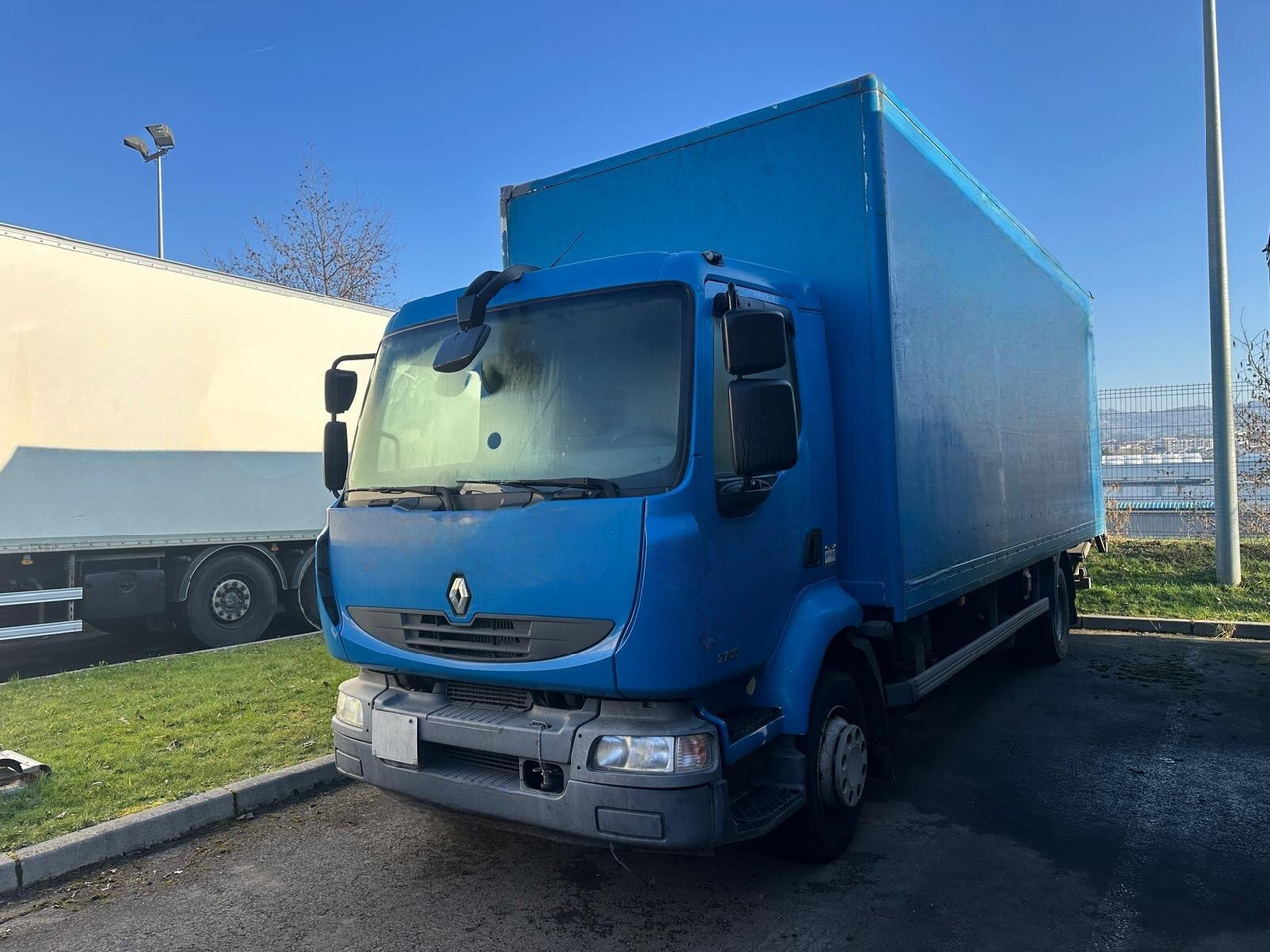 RENAULT MIDLUM 12.270 - شاحنة مقفلة: صورة 1 RENAULT MIDLUM 12.270 - شاحنة مقفلة: صورة 1