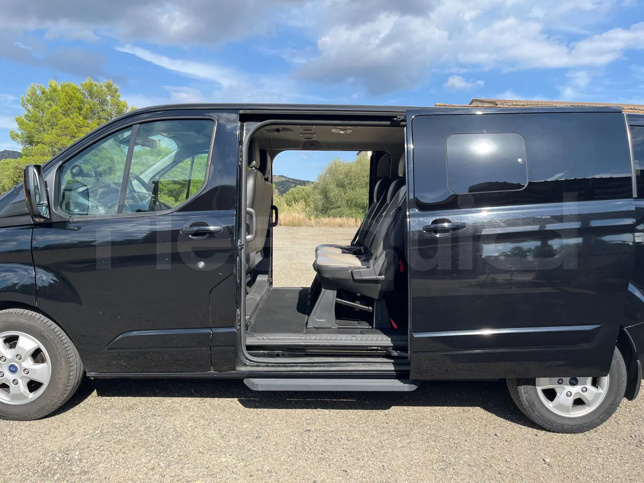 Ford Tourneo Custom Ford Tourneo Custom: صورة 15 Ford Tourneo Custom Ford Tourneo Custom: صورة 15