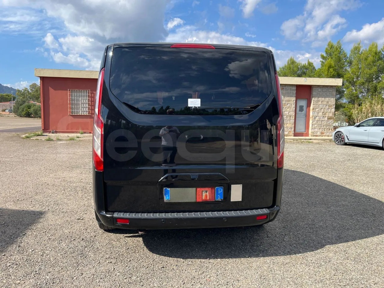Ford Tourneo Custom - حافلة سوبربان: صورة 5 Ford Tourneo Custom - حافلة سوبربان: صورة 5