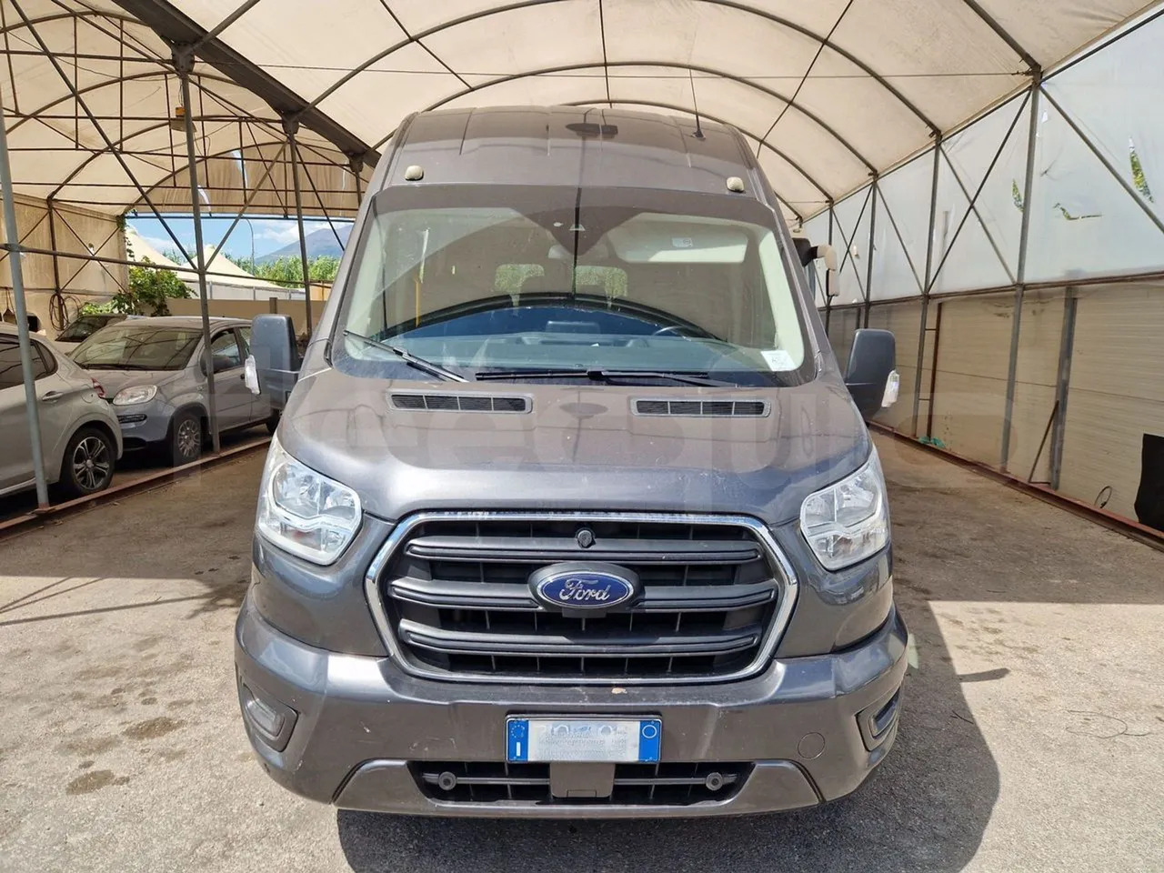 Ford Transit - حافلة سوبربان: صورة 2 Ford Transit - حافلة سوبربان: صورة 2