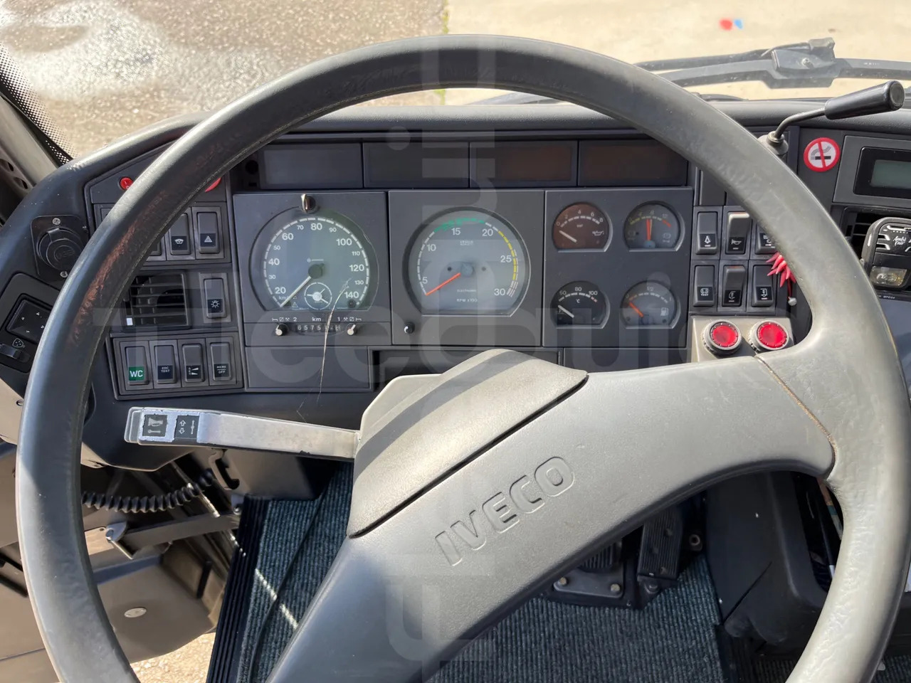 Iveco 380 - مركبة كوتش: صورة 3 Iveco 380 - مركبة كوتش: صورة 3