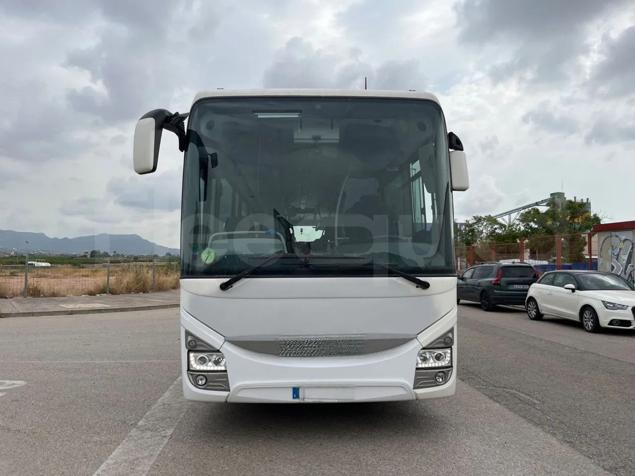 Iveco Crossway - حافلة سوبربان: صورة 2 Iveco Crossway - حافلة سوبربان: صورة 2