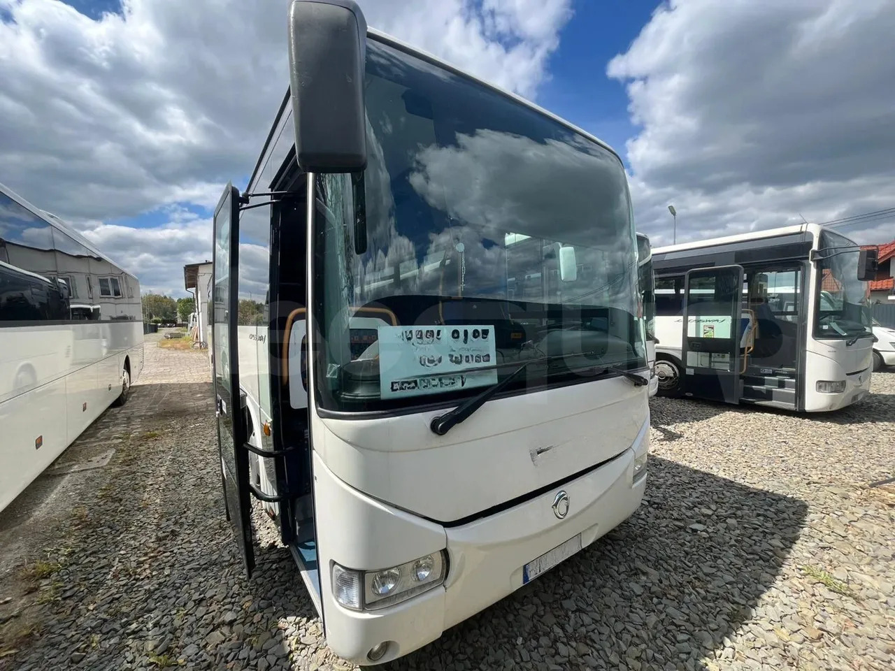 Iveco Crossway - حافلة سوبربان: صورة 1 Iveco Crossway - حافلة سوبربان: صورة 1