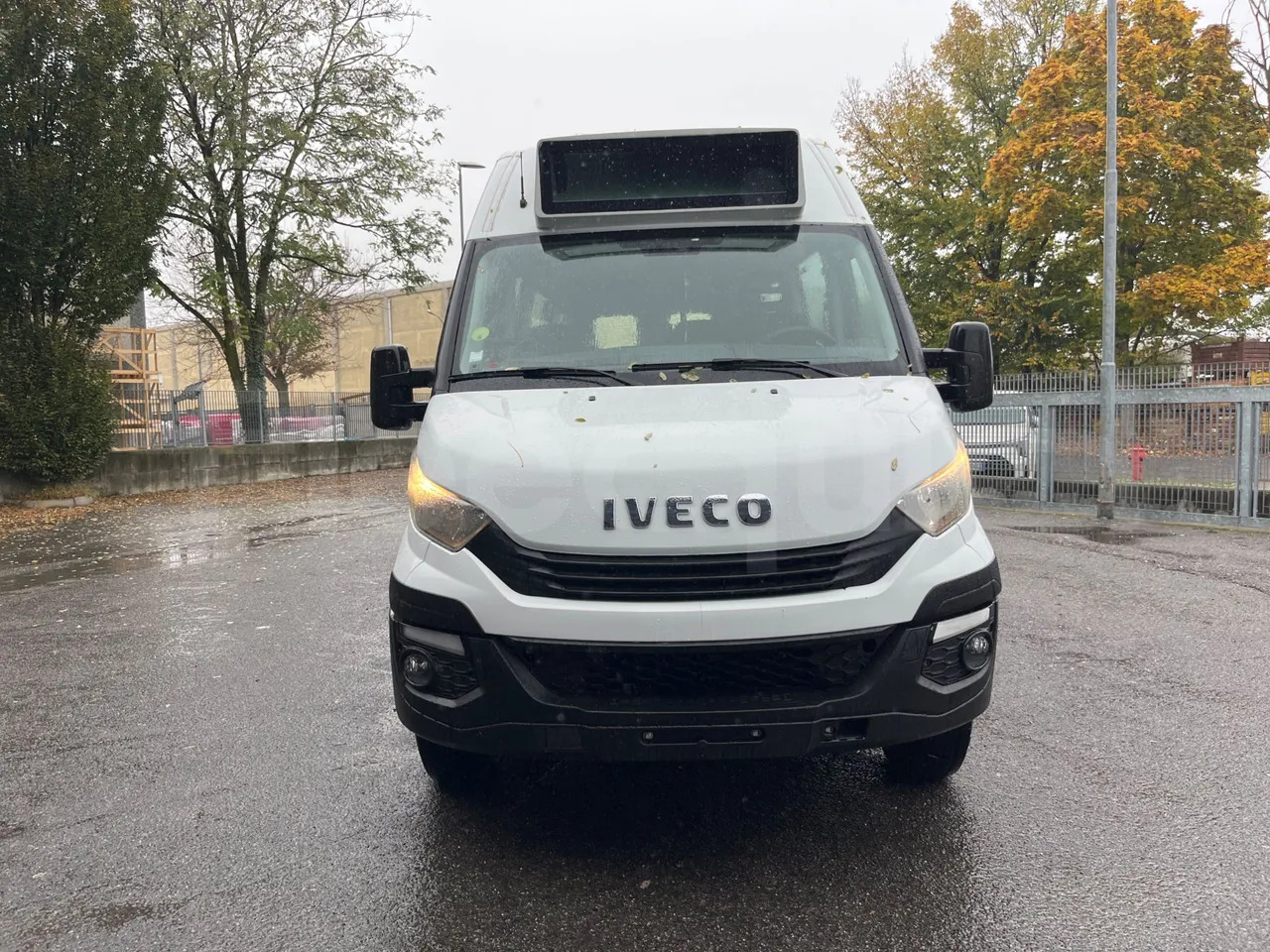 Iveco Daily - حافلة سوبربان: صورة 2 Iveco Daily - حافلة سوبربان: صورة 2