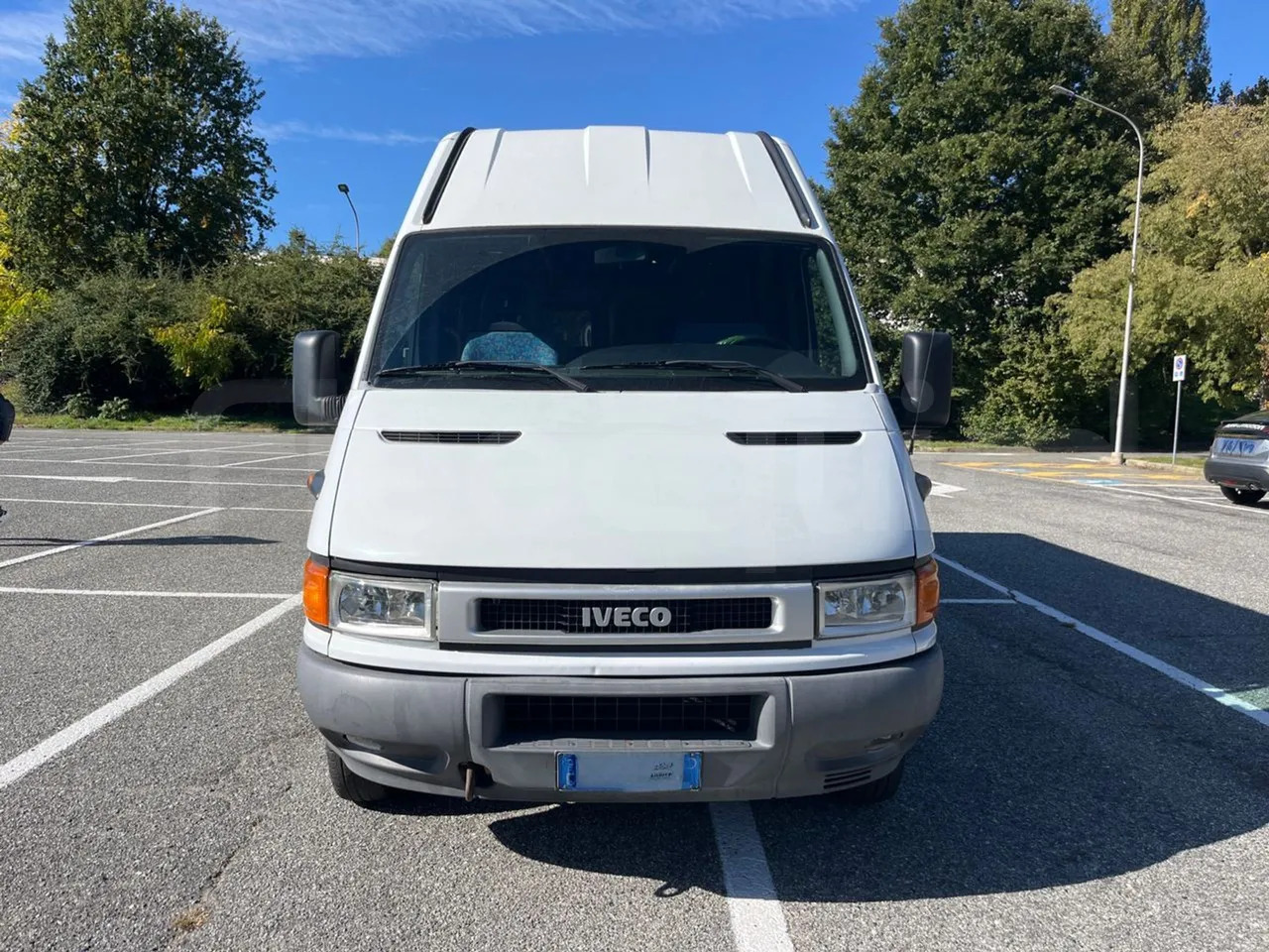 Iveco Daily - حافلة سوبربان: صورة 2 Iveco Daily - حافلة سوبربان: صورة 2