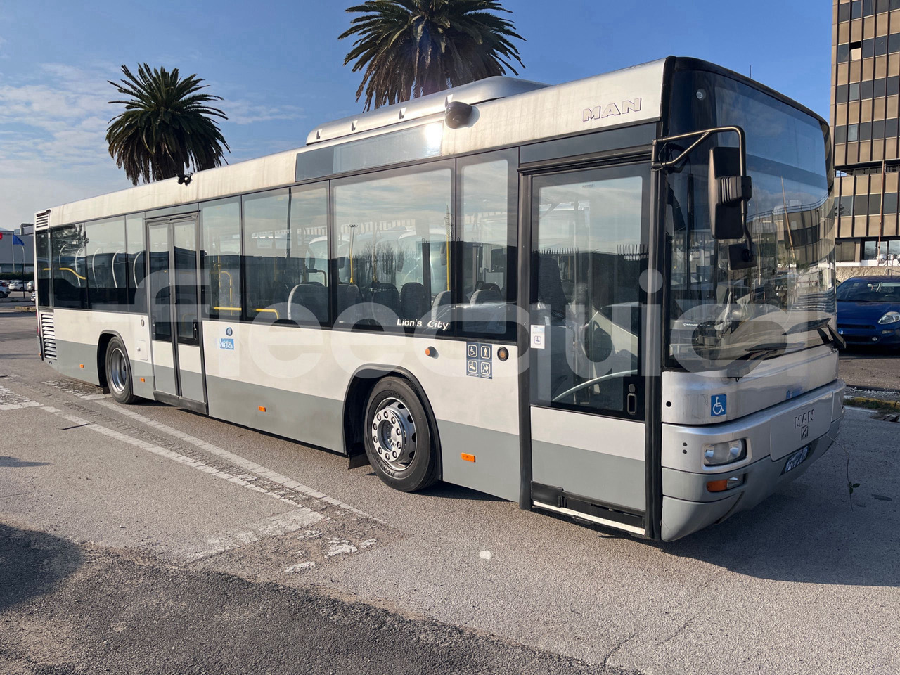 Man Lion's Classic - حافلة سوبربان: صورة 1 Man Lion's Classic - حافلة سوبربان: صورة 1