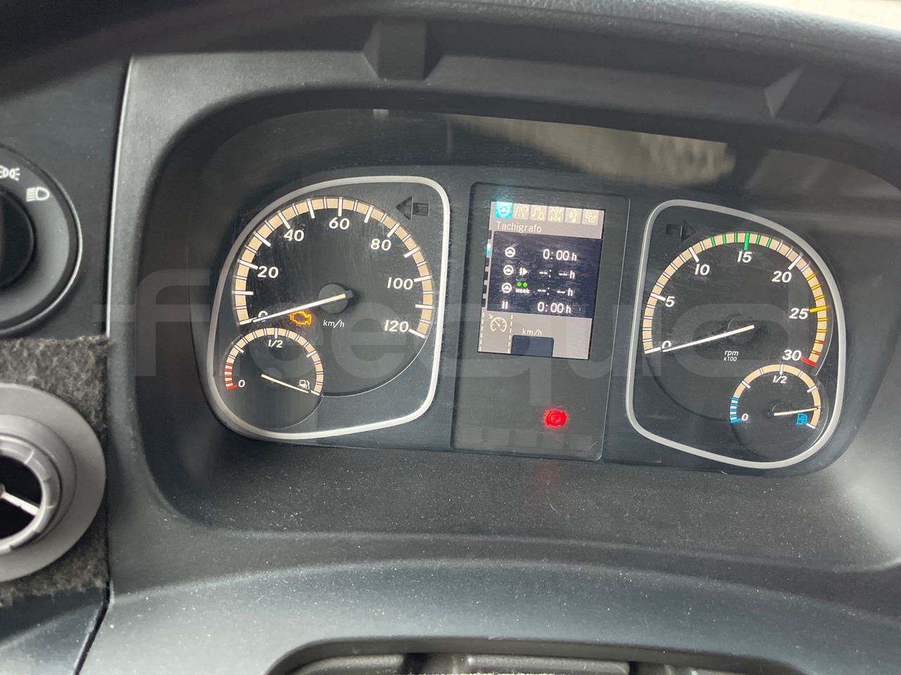 Mercedes-Benz Atego - مركبة كوتش: صورة 3 Mercedes-Benz Atego - مركبة كوتش: صورة 3