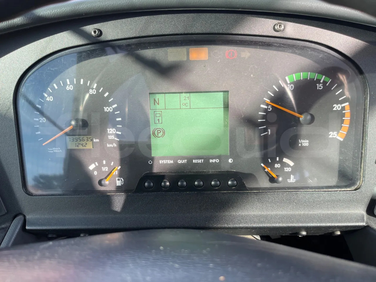 Mercedes-Benz Integro - حافلة سوبربان: صورة 3 Mercedes-Benz Integro - حافلة سوبربان: صورة 3