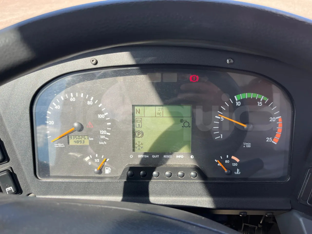 Mercedes-Benz Integro - حافلة سوبربان: صورة 3 Mercedes-Benz Integro - حافلة سوبربان: صورة 3