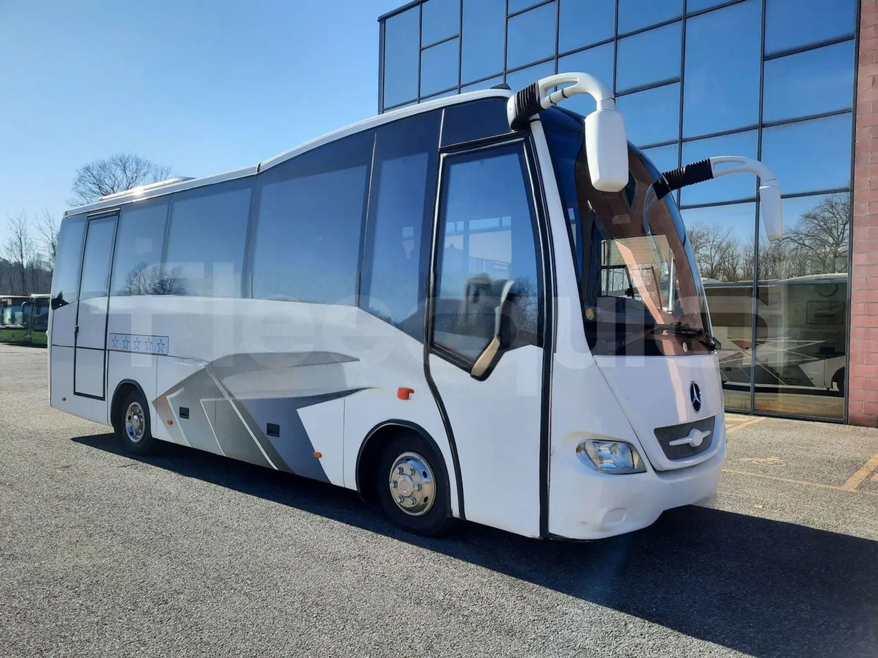 Mercedes-Benz MB1022 - مركبة كوتش: صورة 1 Mercedes-Benz MB1022 - مركبة كوتش: صورة 1