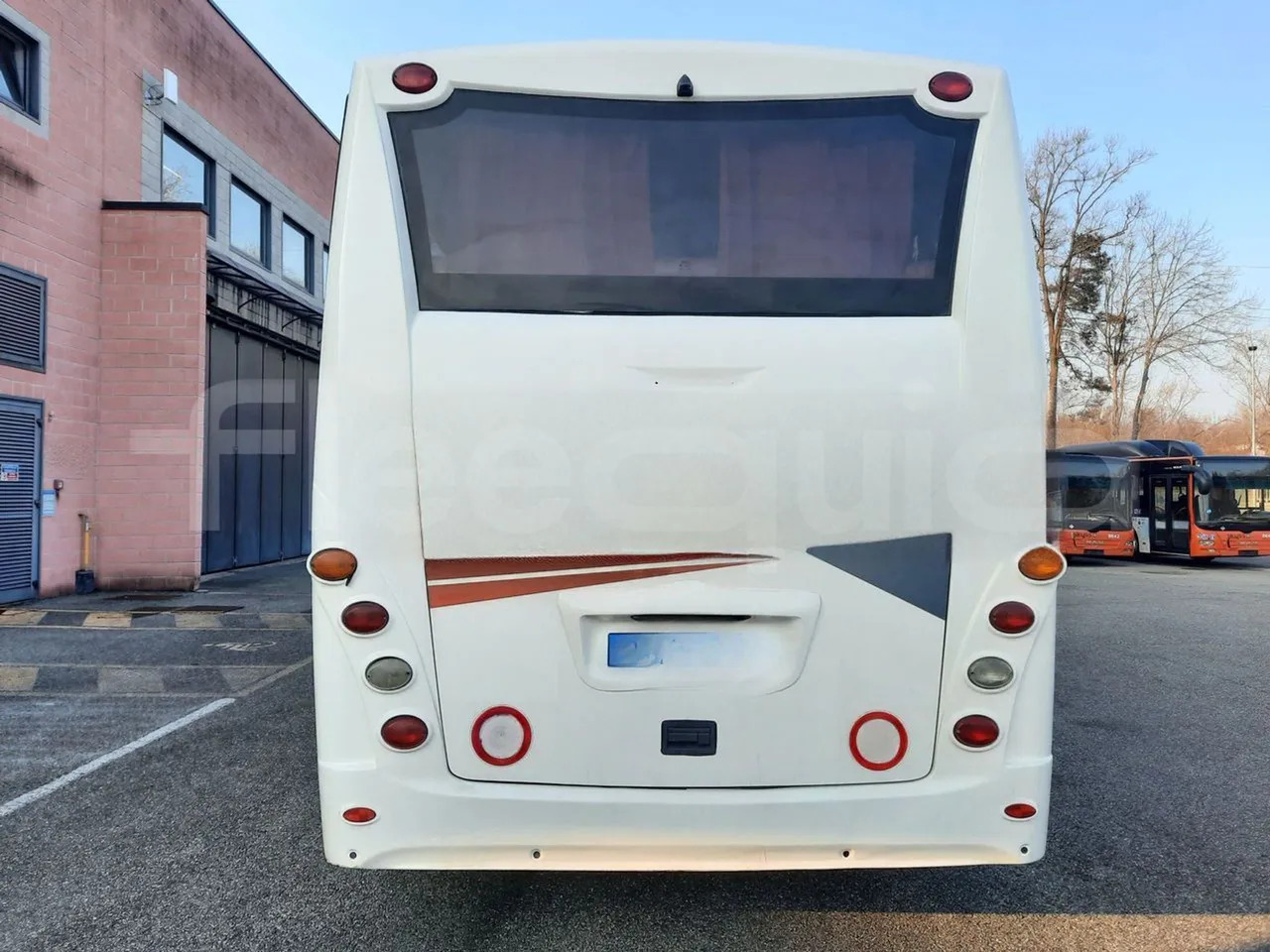 Mercedes-Benz MB1022 - مركبة كوتش: صورة 5 Mercedes-Benz MB1022 - مركبة كوتش: صورة 5