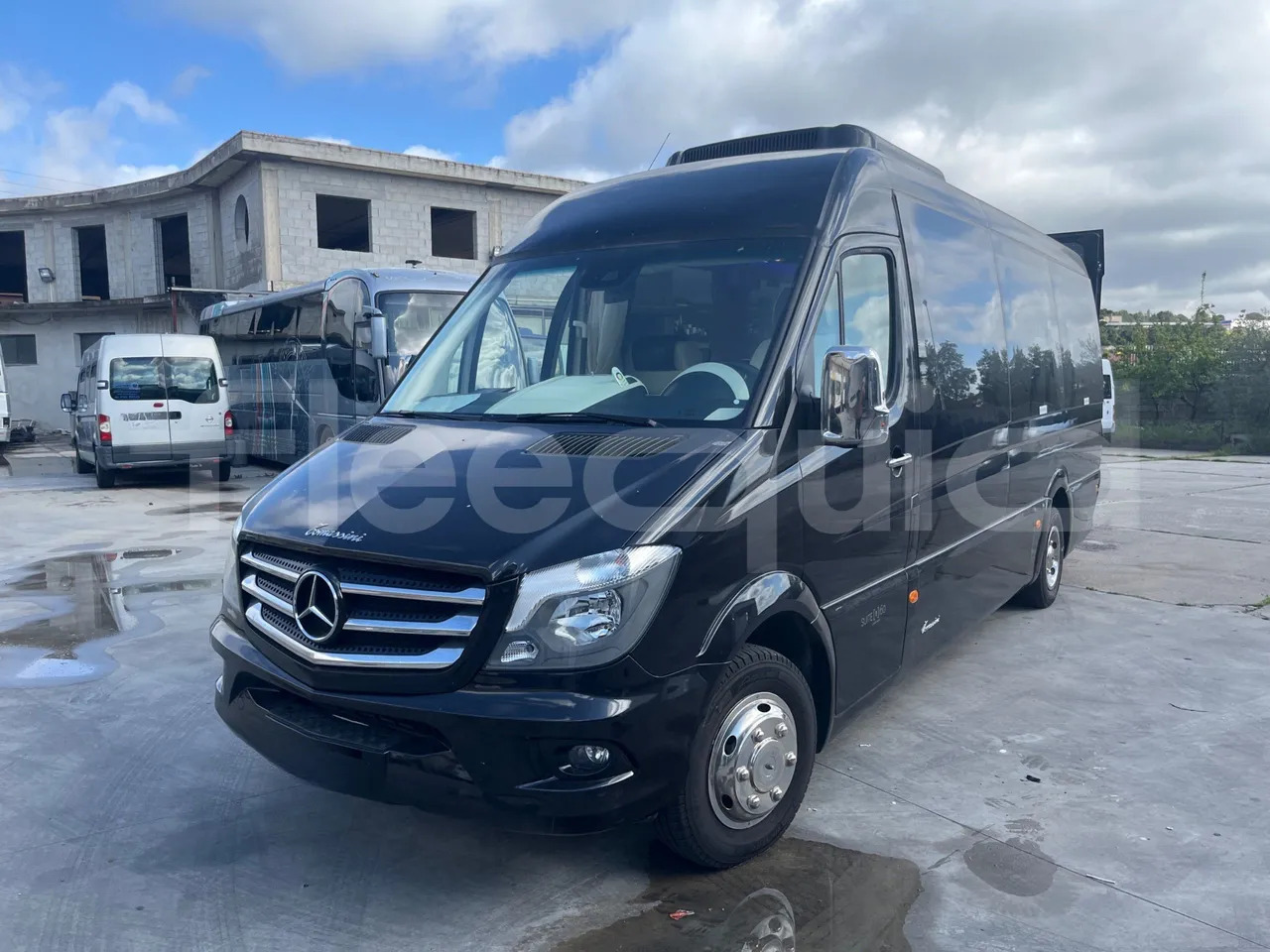 Mercedes-Benz Sprinter - حافلة سوبربان: صورة 4 Mercedes-Benz Sprinter - حافلة سوبربان: صورة 4