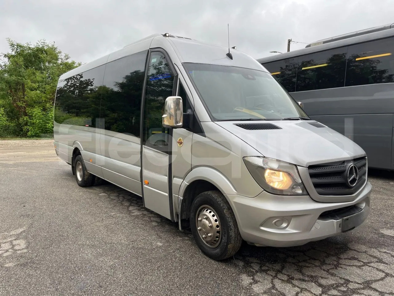 Mercedes-Benz Sprinter - حافلة سوبربان: صورة 1 Mercedes-Benz Sprinter - حافلة سوبربان: صورة 1