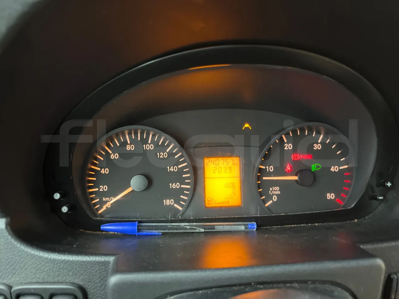 Mercedes-Benz Sprinter - حافلة سوبربان: صورة 3 Mercedes-Benz Sprinter - حافلة سوبربان: صورة 3