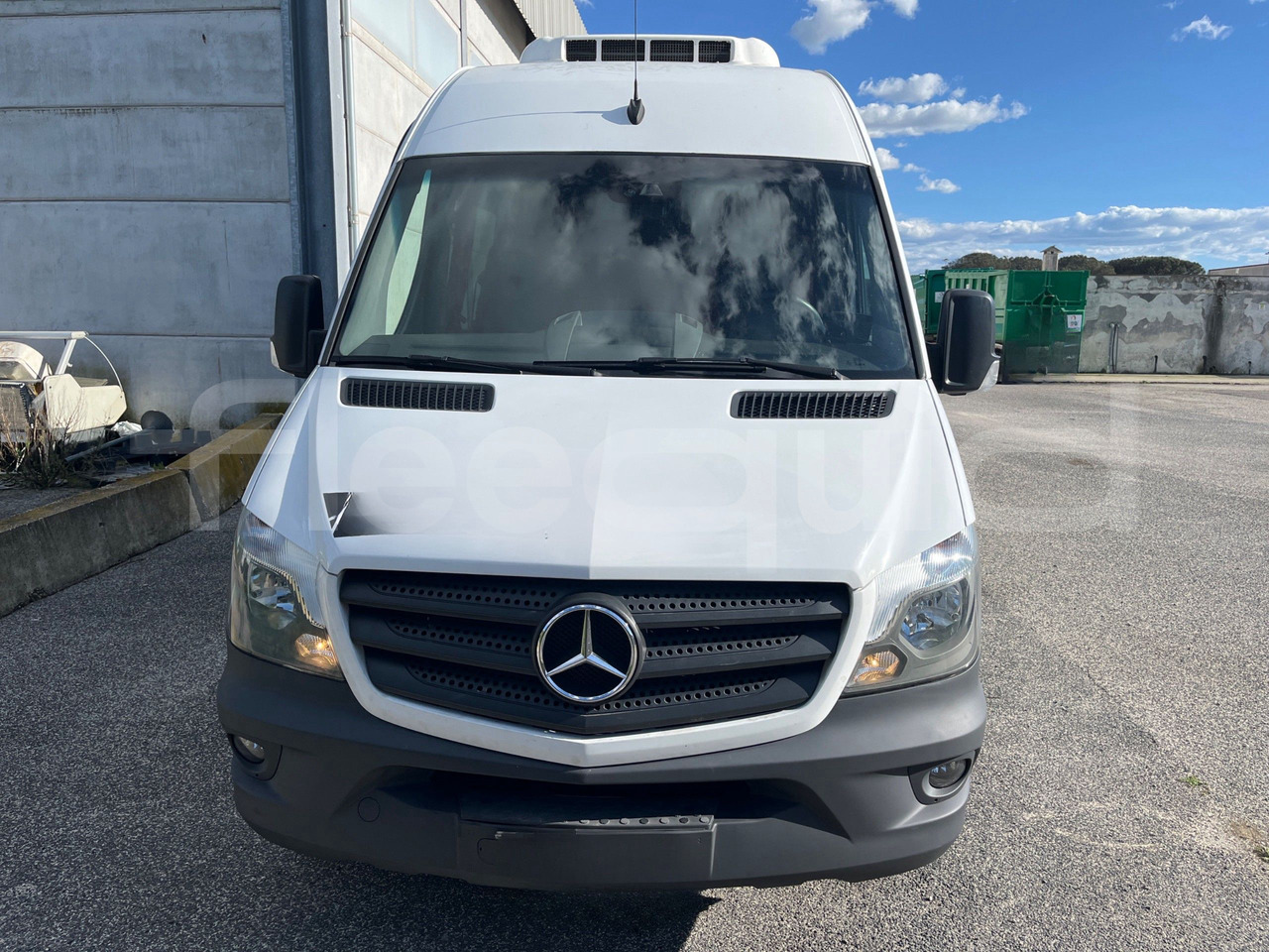 Mercedes-Benz Sprinter - حافلة سوبربان: صورة 2 Mercedes-Benz Sprinter - حافلة سوبربان: صورة 2