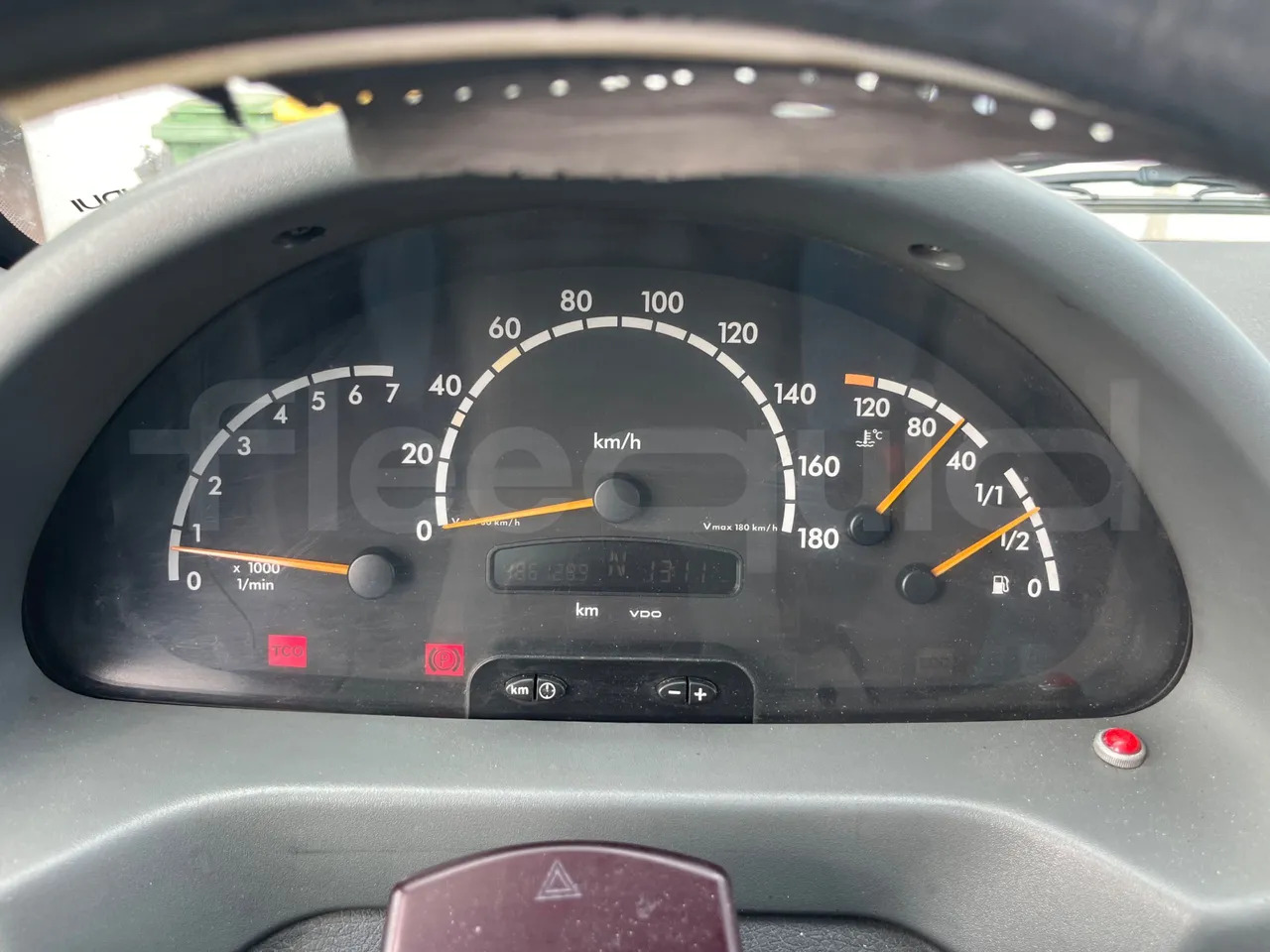 Mercedes-Benz Sprinter - حافلة سوبربان: صورة 3 Mercedes-Benz Sprinter - حافلة سوبربان: صورة 3