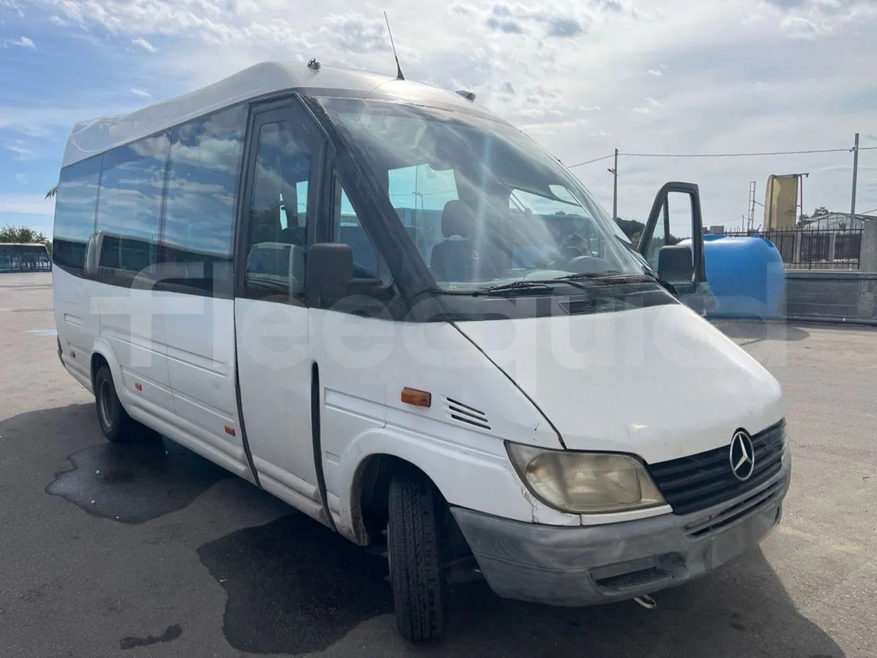 Mercedes-Benz Sprinter - حافلة سوبربان: صورة 1 Mercedes-Benz Sprinter - حافلة سوبربان: صورة 1