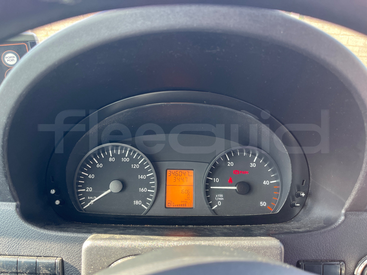 Mercedes-Benz Sprinter - حافلة سوبربان: صورة 3 Mercedes-Benz Sprinter - حافلة سوبربان: صورة 3