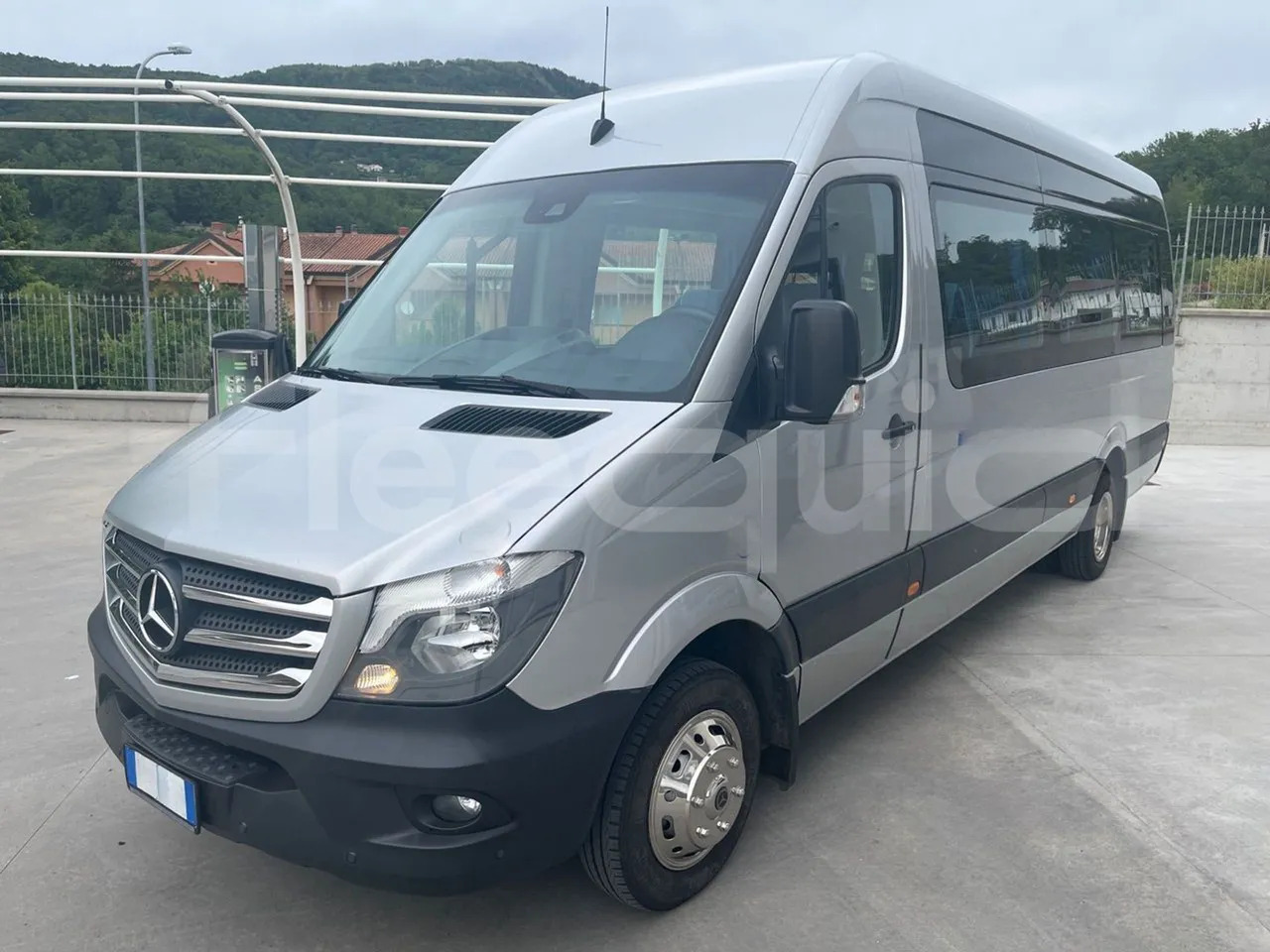 Mercedes-Benz Sprinter - حافلة سوبربان: صورة 4 Mercedes-Benz Sprinter - حافلة سوبربان: صورة 4