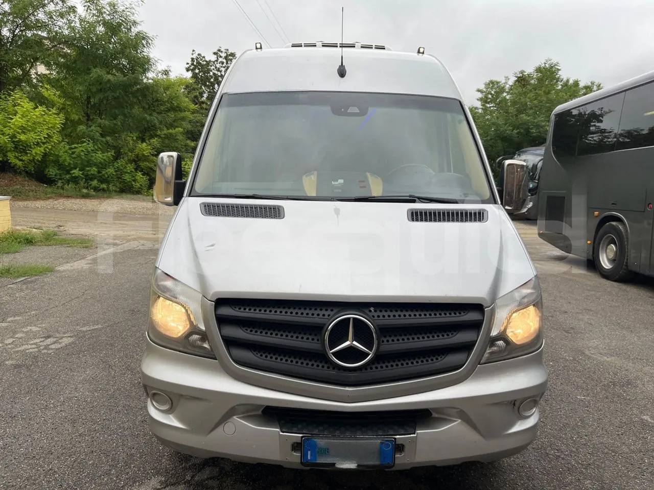 Mercedes-Benz Sprinter - حافلة سوبربان: صورة 2 Mercedes-Benz Sprinter - حافلة سوبربان: صورة 2
