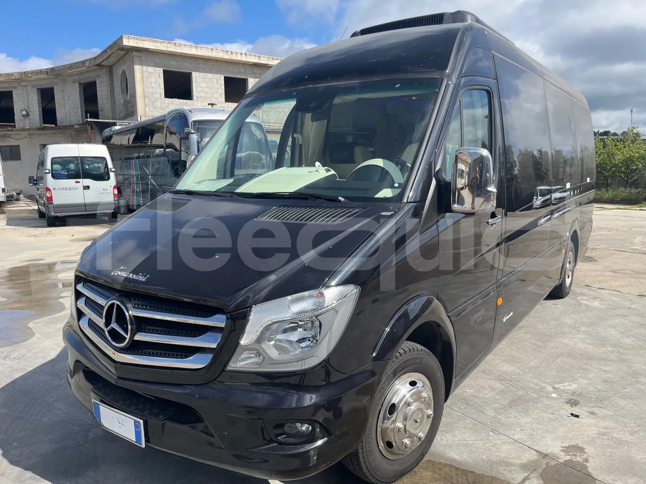Mercedes-Benz Sprinter - حافلة سوبربان: صورة 1 Mercedes-Benz Sprinter - حافلة سوبربان: صورة 1
