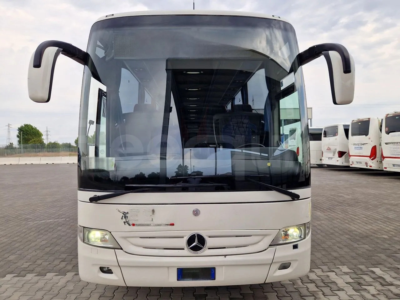 Mercedes-Benz Tourismo - مركبة كوتش: صورة 2 Mercedes-Benz Tourismo - مركبة كوتش: صورة 2
