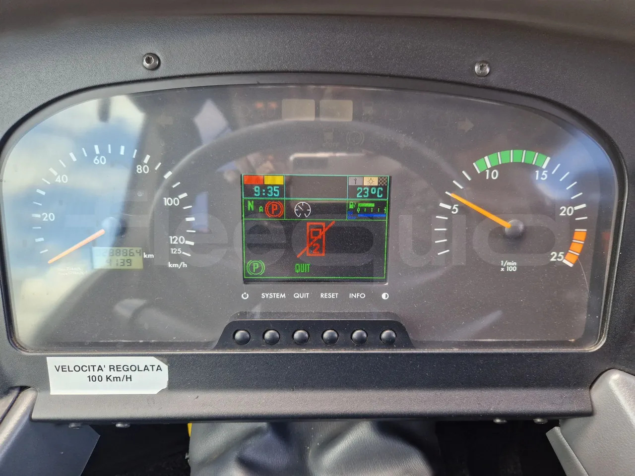 Mercedes-Benz Tourismo - مركبة كوتش: صورة 3 Mercedes-Benz Tourismo - مركبة كوتش: صورة 3