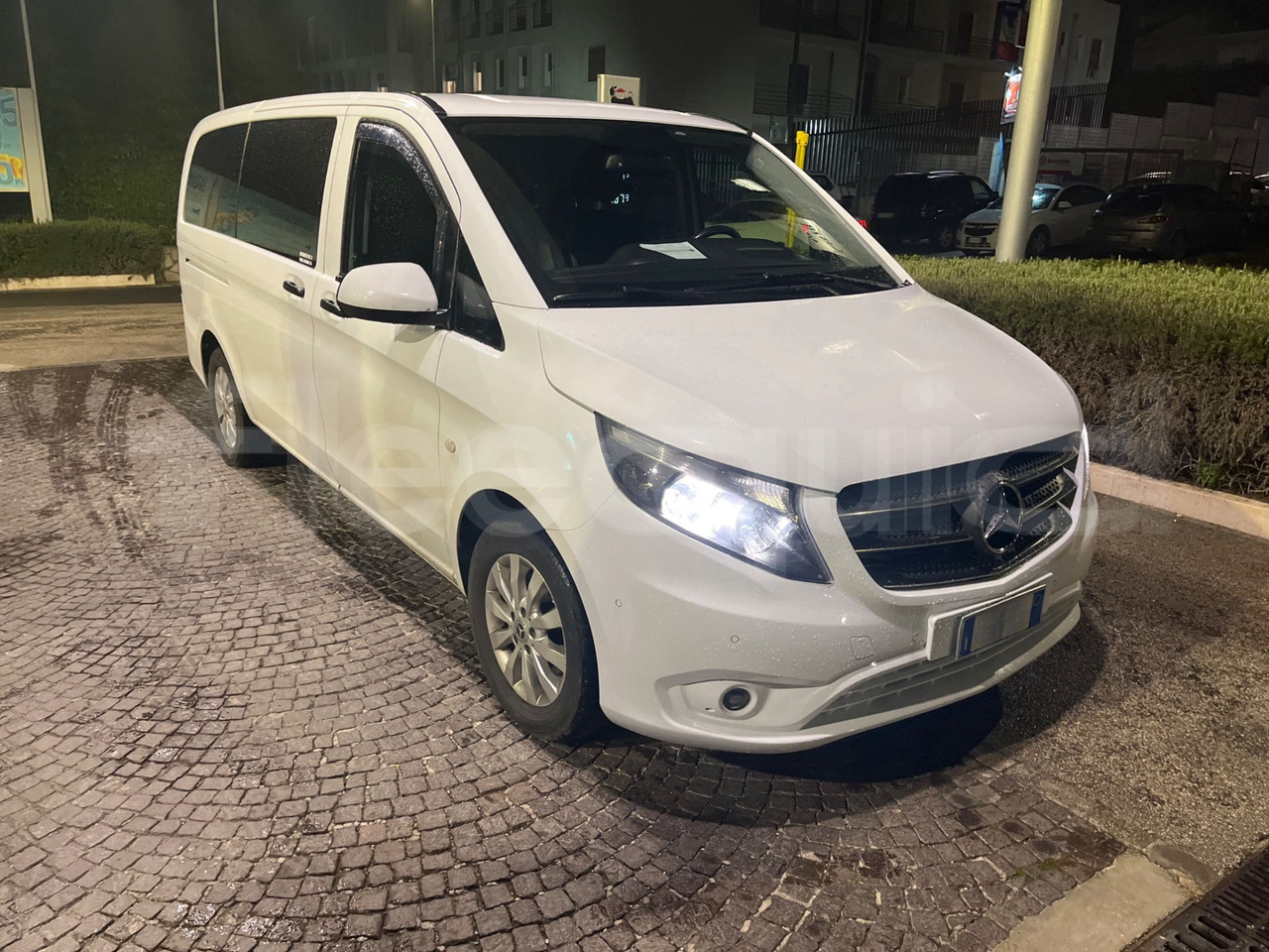Mercedes-Benz Vito Tourer - حافلة صغيرة, ميكروباص: صورة 1 Mercedes-Benz Vito Tourer - حافلة صغيرة, ميكروباص: صورة 1