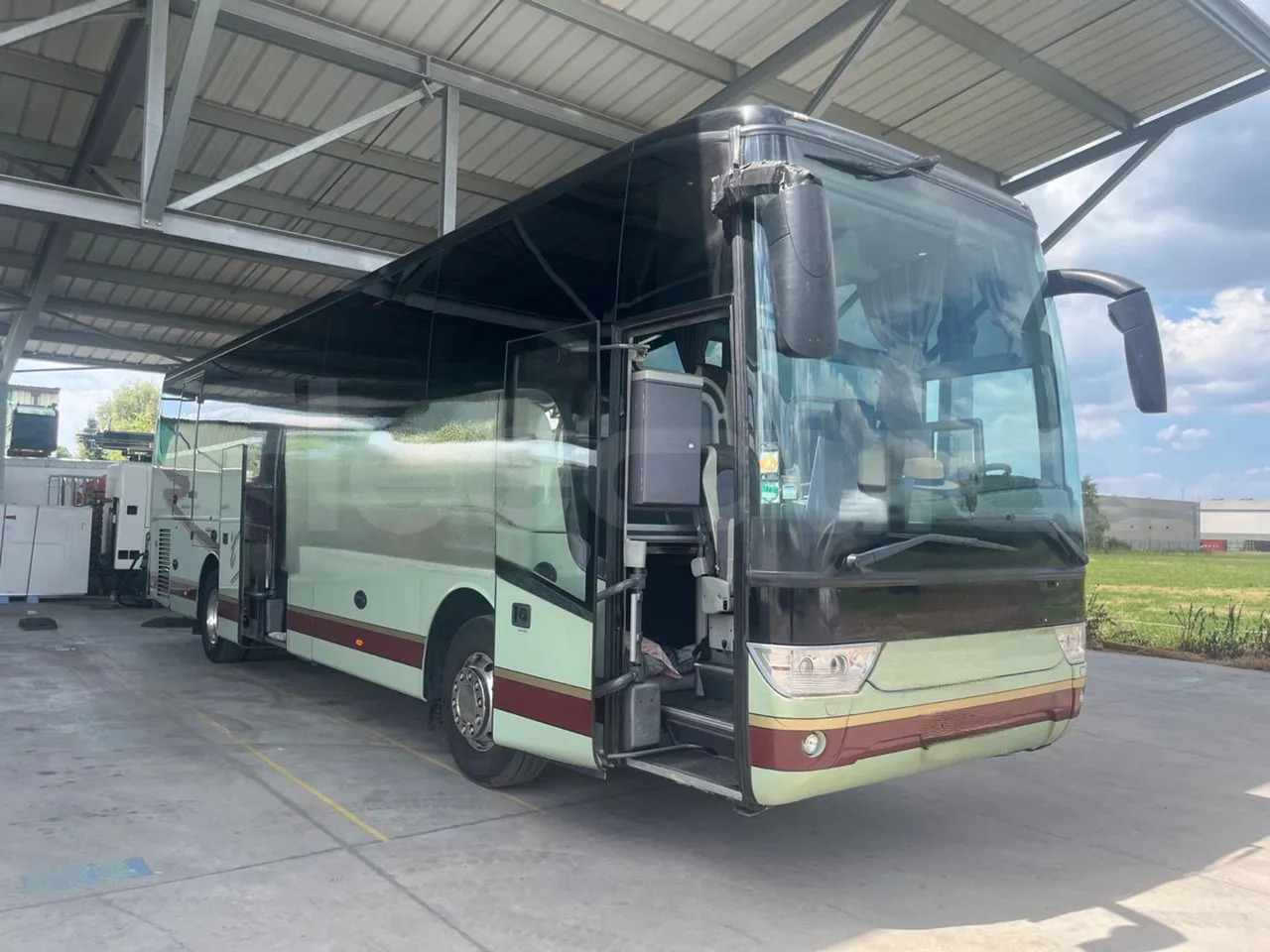 Van Hool Acron - مركبة كوتش: صورة 1 Van Hool Acron - مركبة كوتش: صورة 1