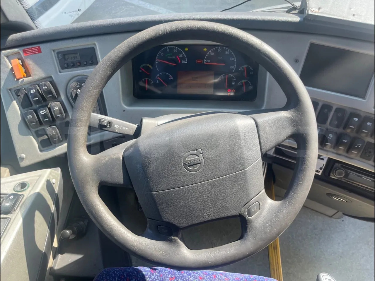 Volvo B12B - مركبة كوتش: صورة 2 Volvo B12B - مركبة كوتش: صورة 2