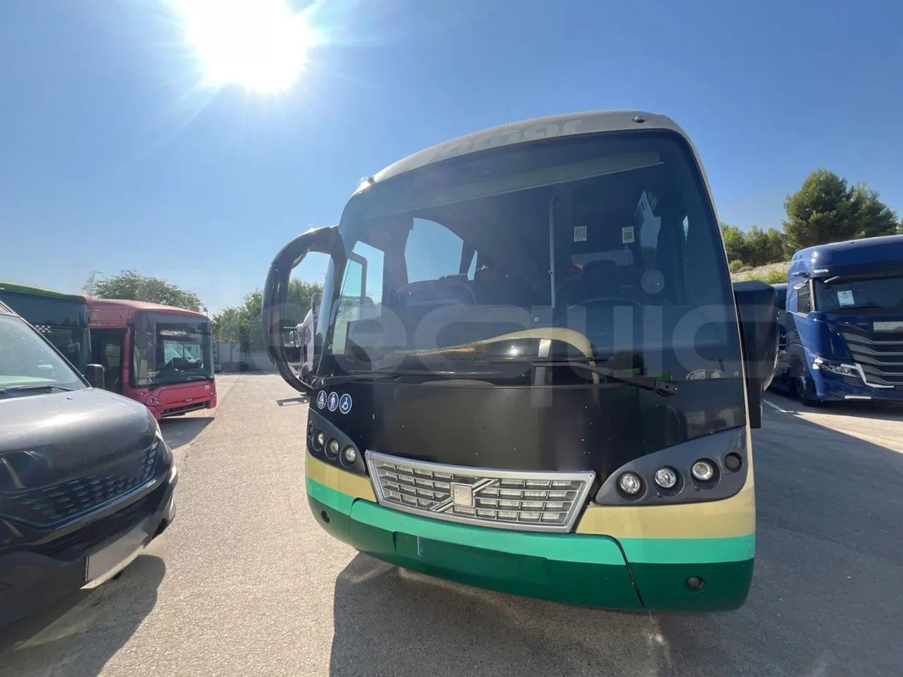Volvo B12B - مركبة كوتش: صورة 1 Volvo B12B - مركبة كوتش: صورة 1