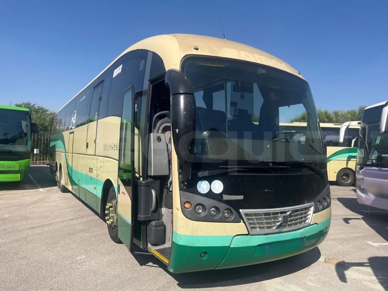 Volvo B12B - مركبة كوتش: صورة 1 Volvo B12B - مركبة كوتش: صورة 1