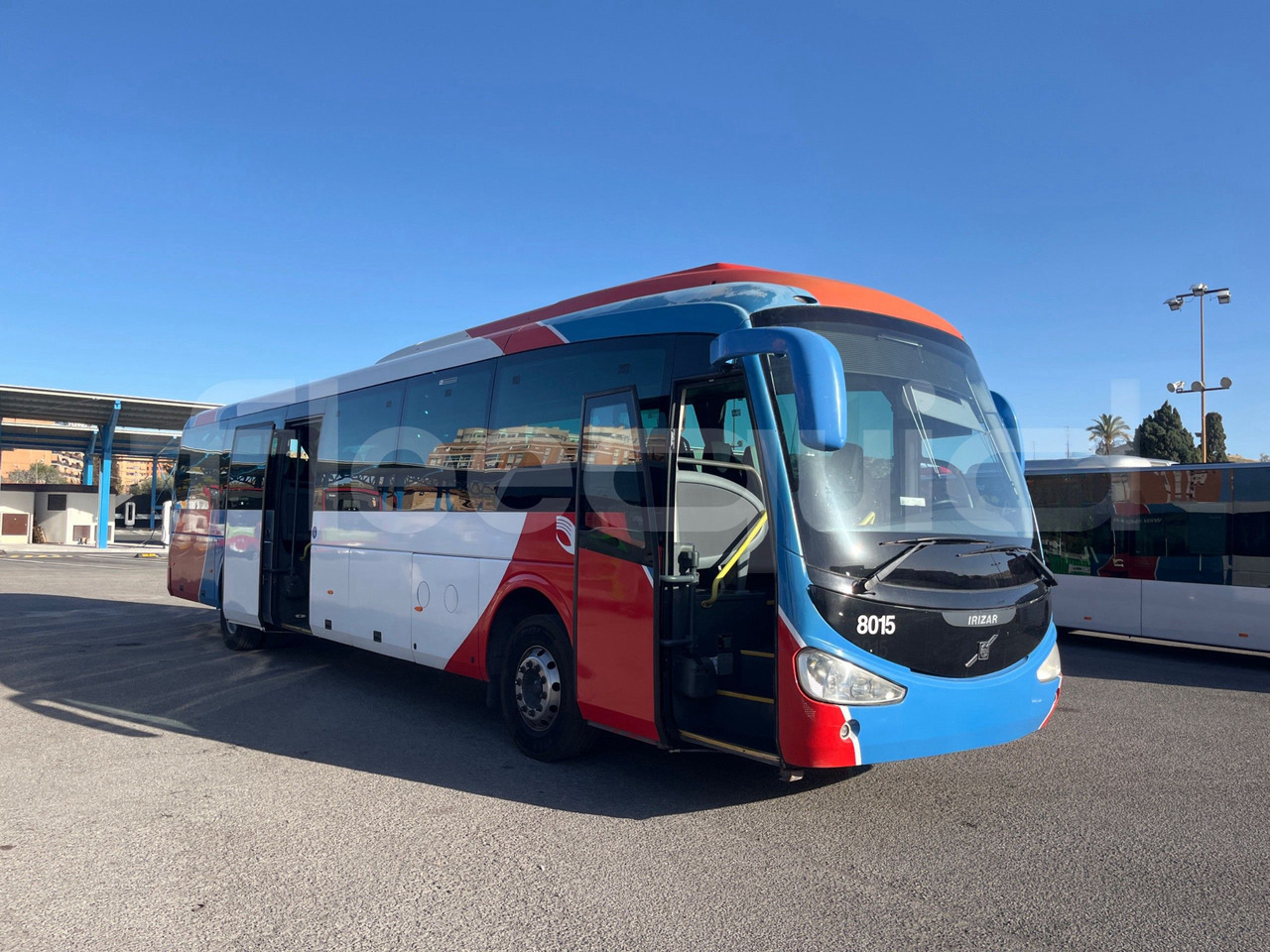 Volvo B9 - مركبة كوتش: صورة 1 Volvo B9 - مركبة كوتش: صورة 1
