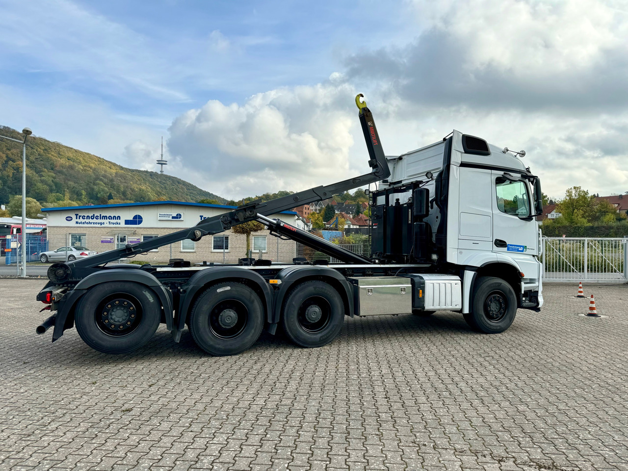 Mercedes-Benz Arocs MP5 3253 8x4 Tridem ARK HIAB 24 to - شاحنة ذات خطاف: صورة 3 Mercedes-Benz Arocs MP5 3253 8x4 Tridem ARK HIAB 24 to - شاحنة ذات خطاف: صورة 3