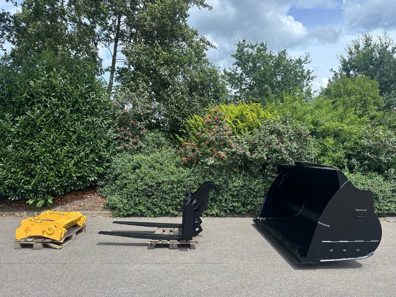 Cat 938M Fusion coupler, Bucket, Forks - قارنة توصيل هيدروليكي - آلات البناء: صورة 1 Cat 938M Fusion coupler, Bucket, Forks - قارنة توصيل هيدروليكي - آلات البناء: صورة 1