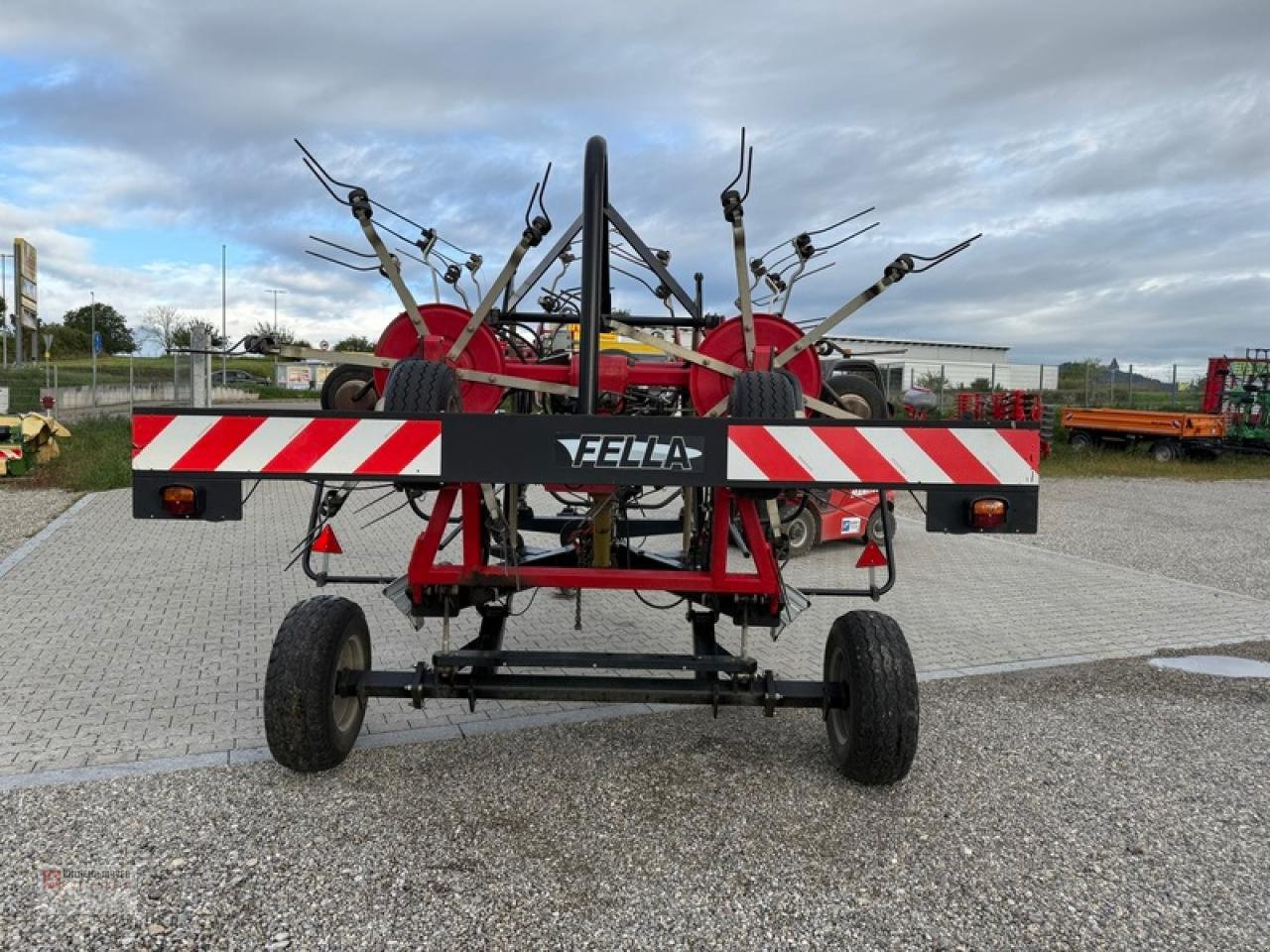 Fella TH 11008 T - آلة تيبيس العشب/ آلة جمع العشب: صورة 3 Fella TH 11008 T - آلة تيبيس العشب/ آلة جمع العشب: صورة 3