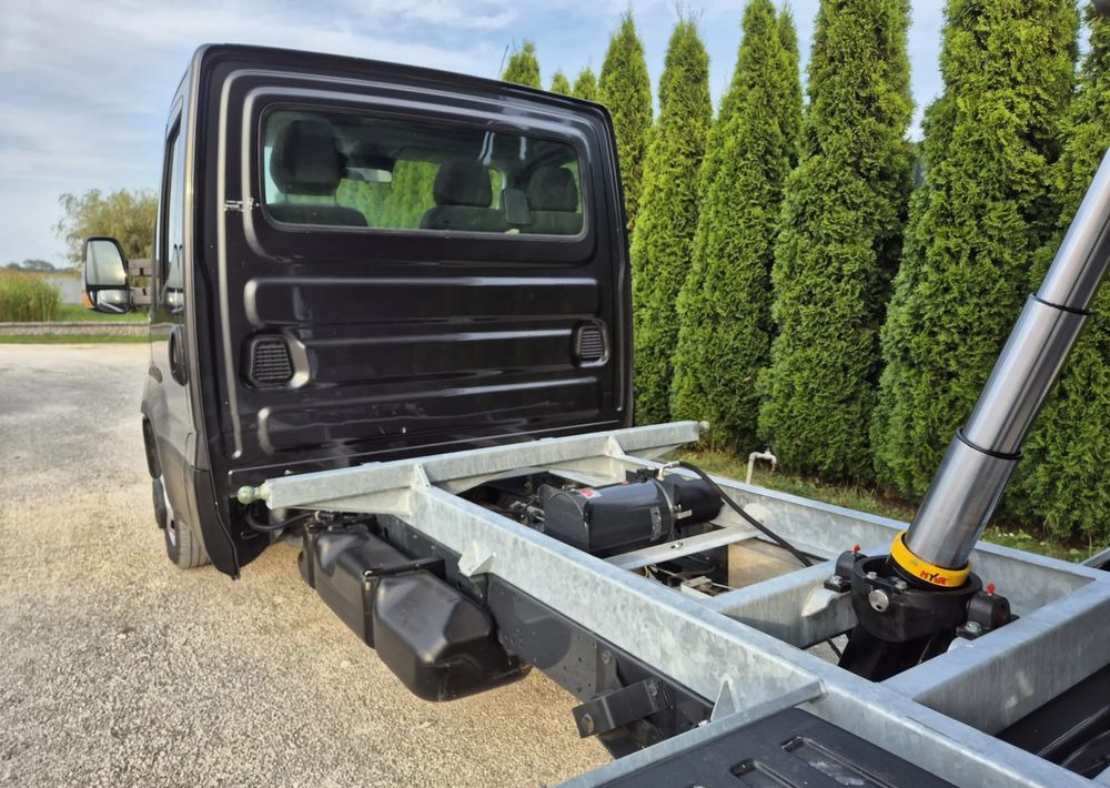 Iveco 35C18 3.0 180KM - قلاب صغير: صورة 4 Iveco 35C18 3.0 180KM - قلاب صغير: صورة 4