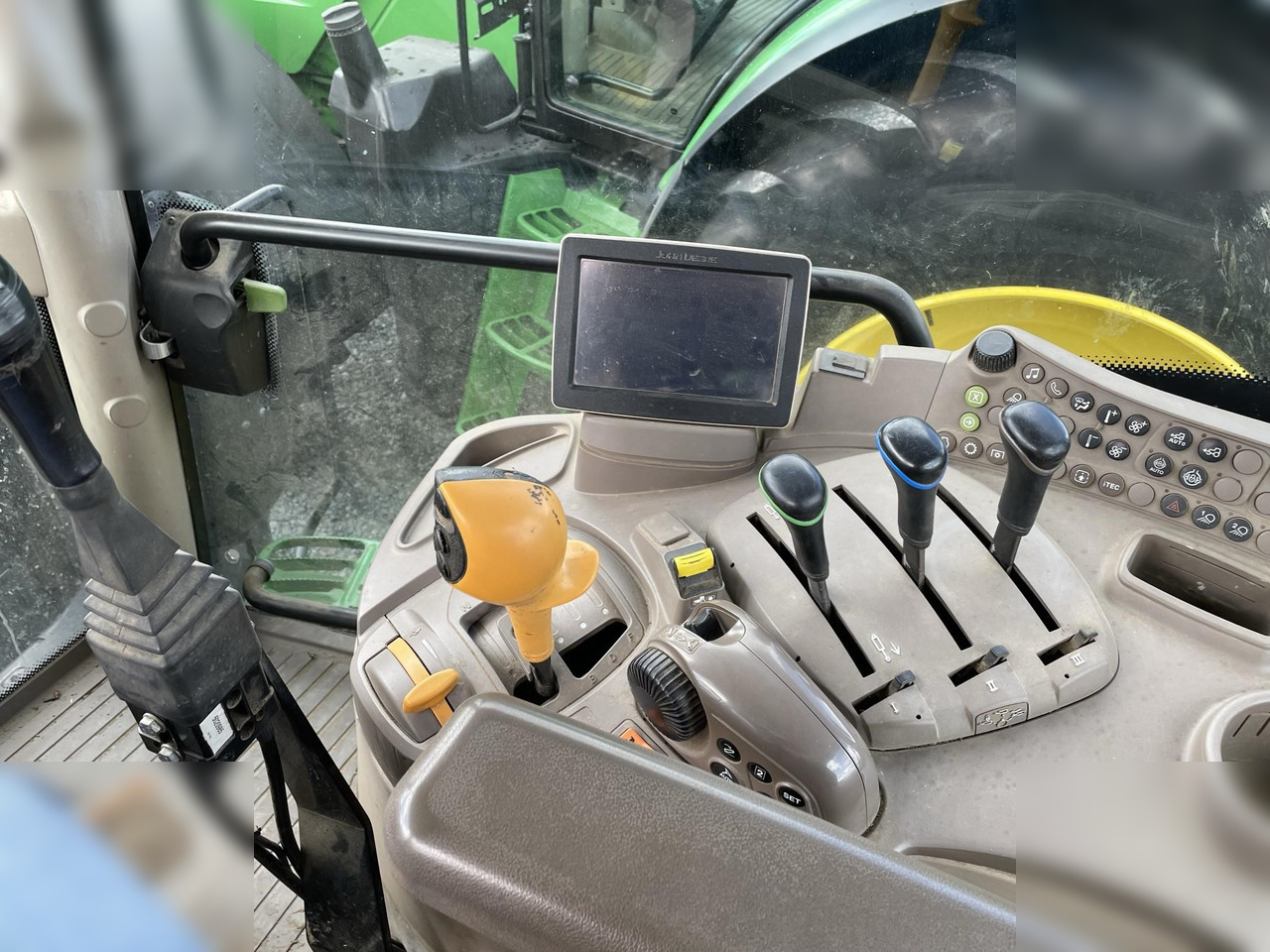 2016 JOHN DEERE 6110R - جرار: صورة 4 2016 JOHN DEERE 6110R - جرار: صورة 4