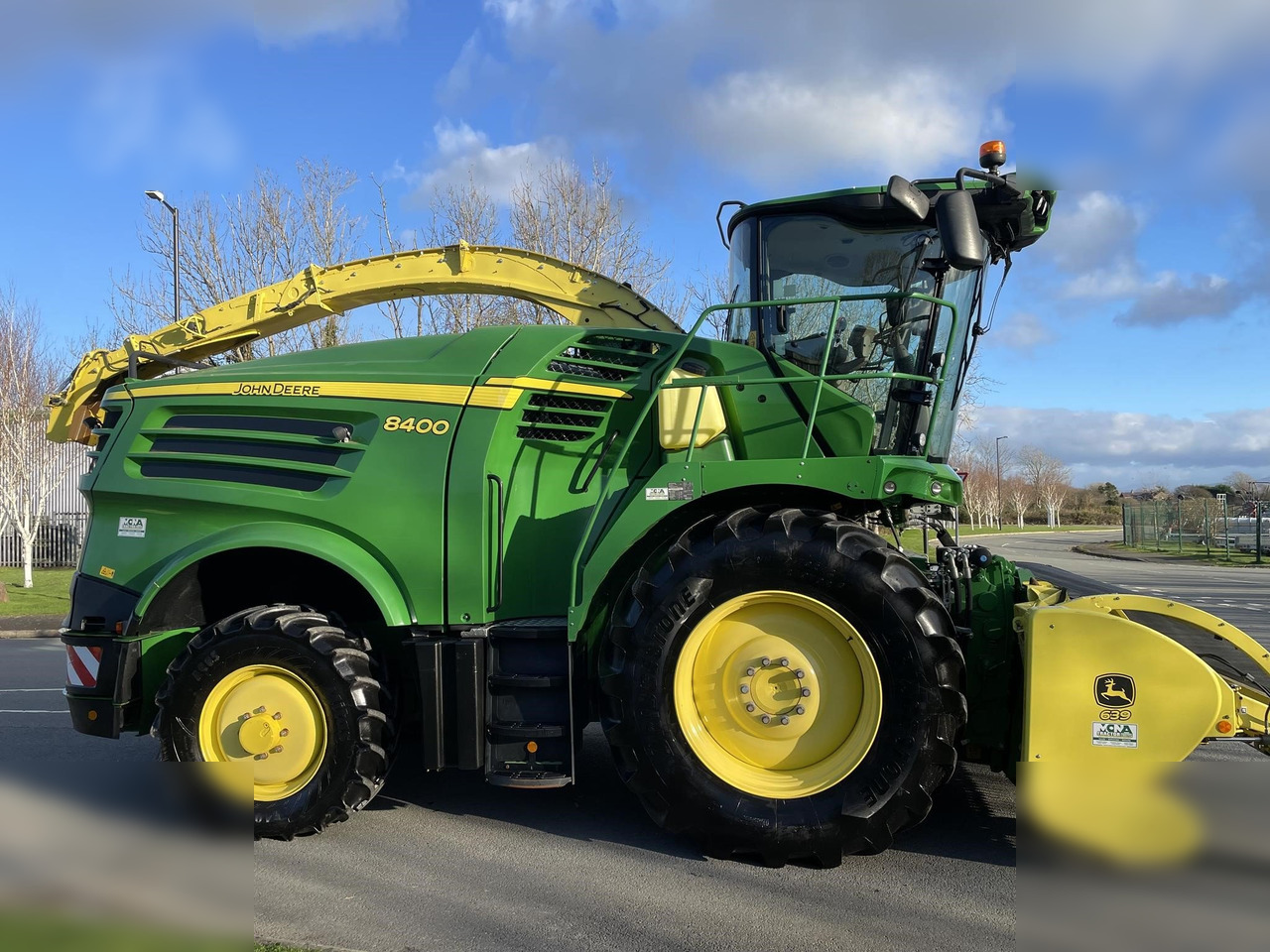 2018 JOHN DEERE 8400 - حصادة الأعلاف: صورة 1 2018 JOHN DEERE 8400 - حصادة الأعلاف: صورة 1