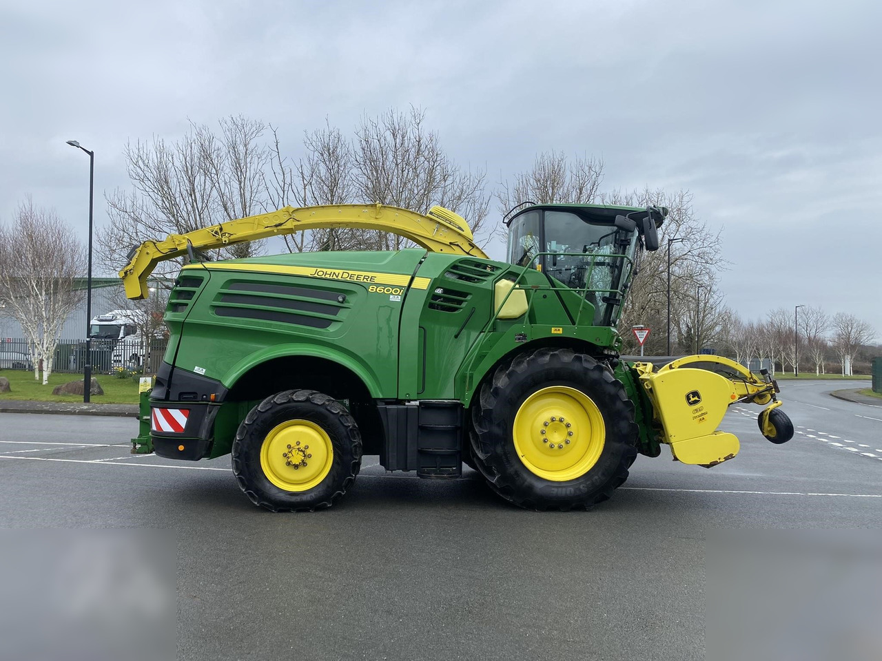2020 JOHN DEERE 8600 - حصادة الأعلاف: صورة 4 2020 JOHN DEERE 8600 - حصادة الأعلاف: صورة 4