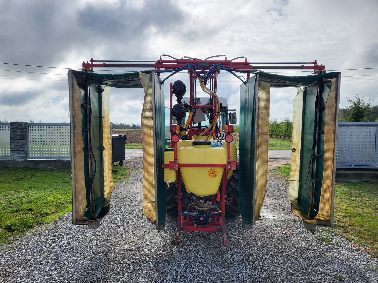 LiPCO T5G A2 Tunelspritze opryskiwacz tunelowy - بخاخ مركب على الجرار: صورة 1 LiPCO T5G A2 Tunelspritze opryskiwacz tunelowy - بخاخ مركب على الجرار: صورة 1