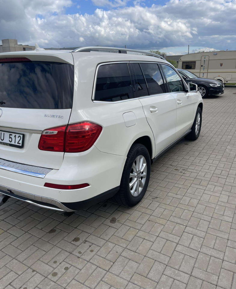 Mercedes-Benz GL350 - سيارة دفع رباعي: صورة 3 Mercedes-Benz GL350 - سيارة دفع رباعي: صورة 3