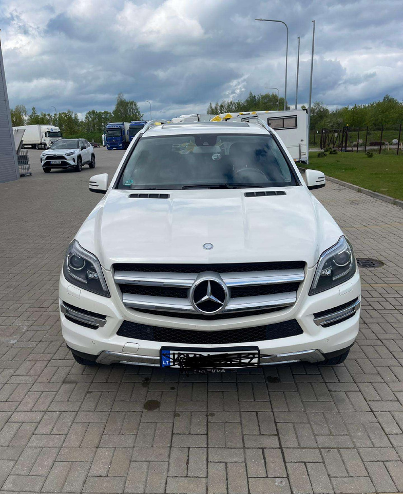 Mercedes-Benz GL350 - سيارة دفع رباعي: صورة 1 Mercedes-Benz GL350 - سيارة دفع رباعي: صورة 1
