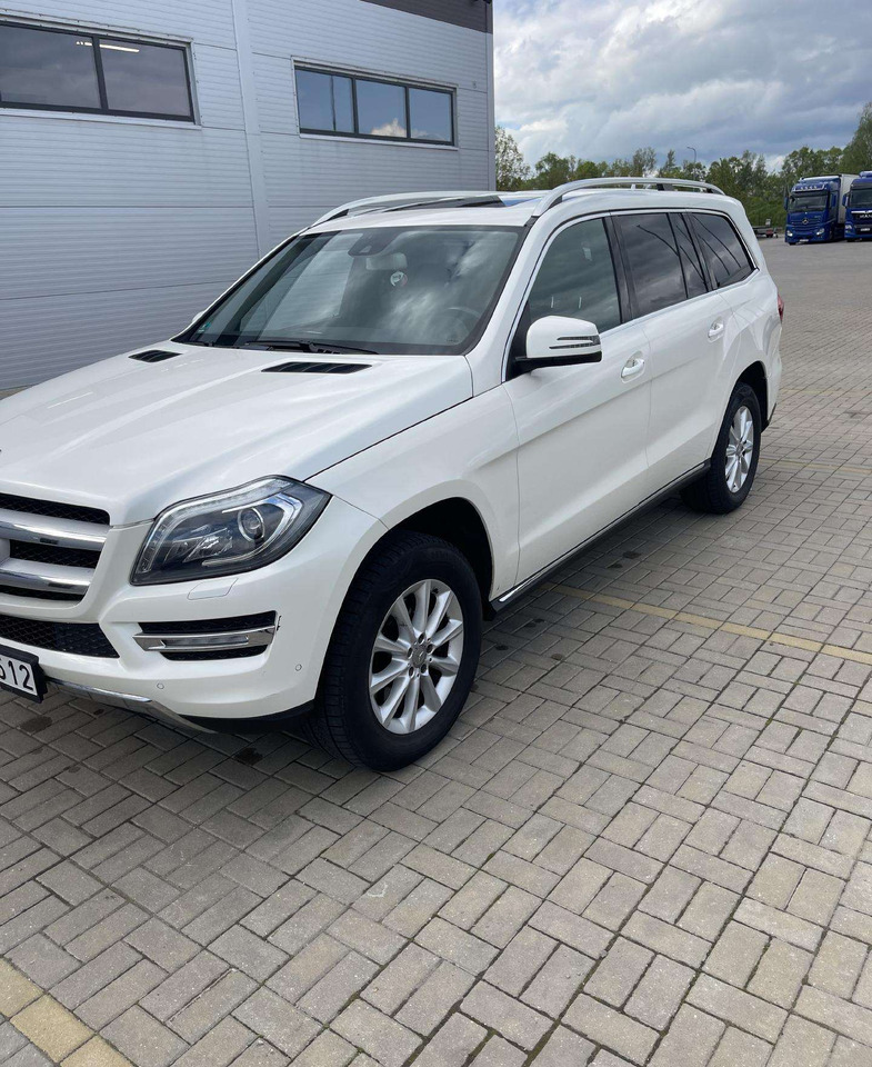 Mercedes-Benz GL350 - سيارة دفع رباعي: صورة 4 Mercedes-Benz GL350 - سيارة دفع رباعي: صورة 4
