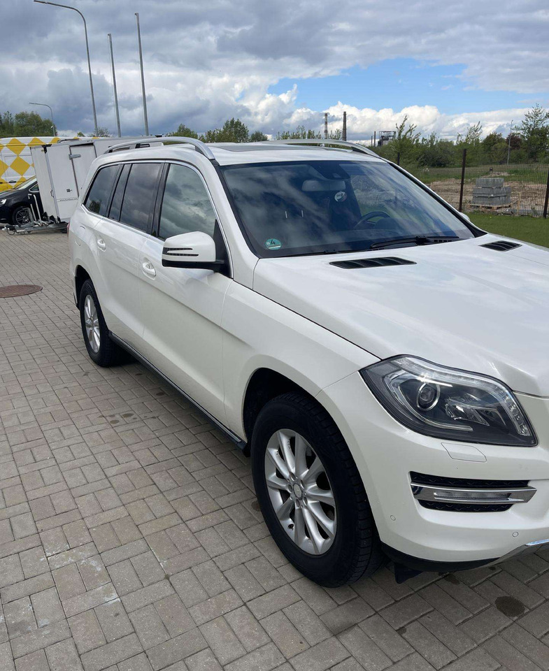 Mercedes-Benz GL350 - سيارة دفع رباعي: صورة 2 Mercedes-Benz GL350 - سيارة دفع رباعي: صورة 2