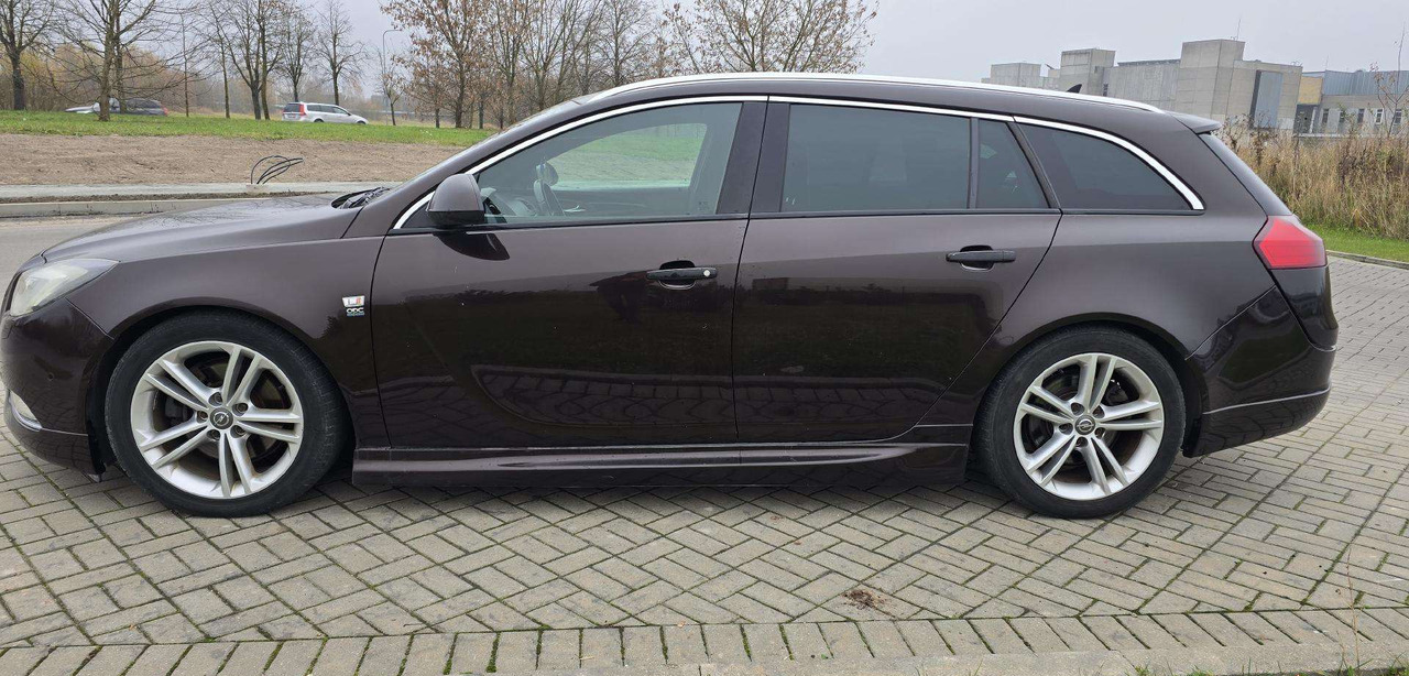 Opel Insignia - سيارة ستيشن: صورة 3 Opel Insignia - سيارة ستيشن: صورة 3