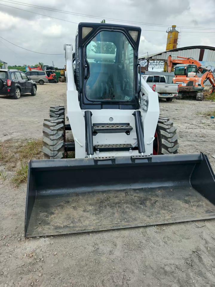 شيول صغير BOBCAT skid steer loader S300: صورة 6